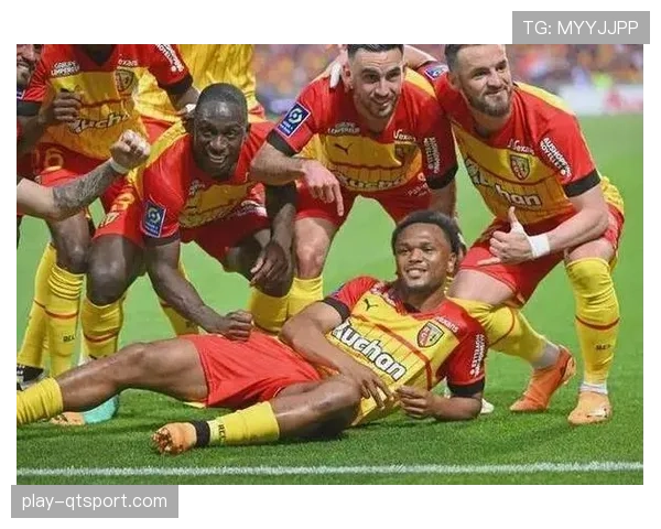 图卢兹后卫埃默松红牌离场，球队0-3不敌朗斯