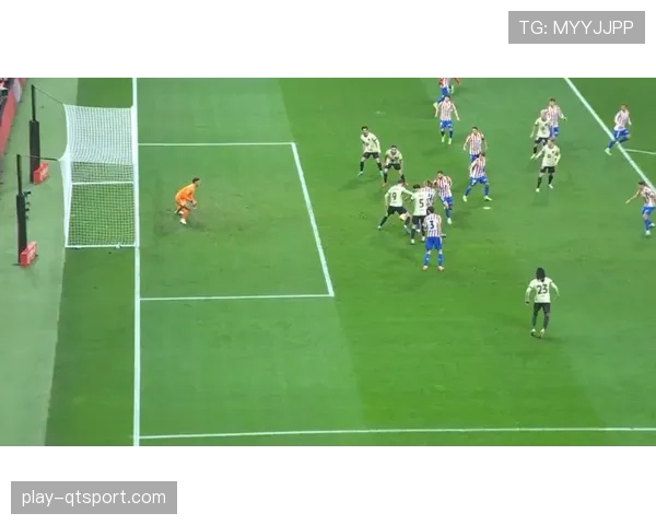 关键瞬间:VAR长时间回放判定武汉三镇进球越位在先,进球无效